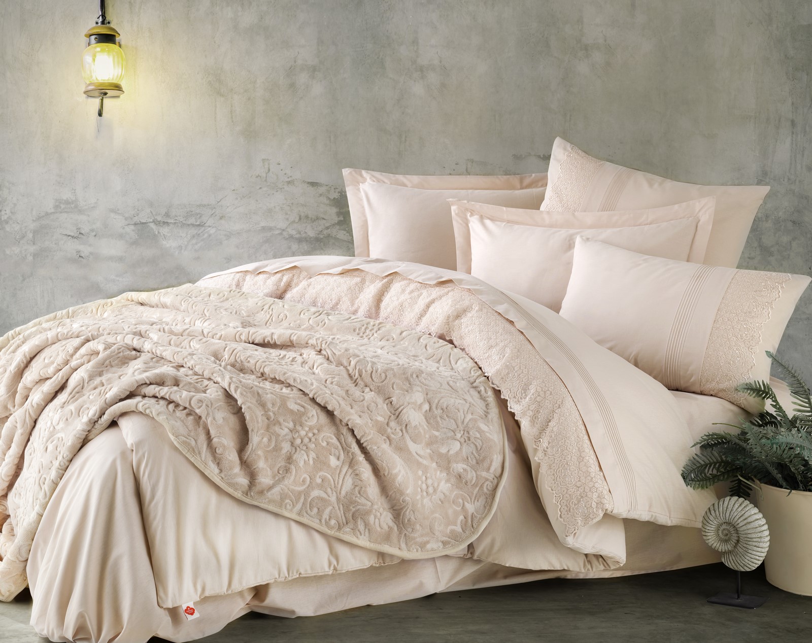 Комплект постельного белья Cotton Box Embos Gold 200х220 + Плед 220х240