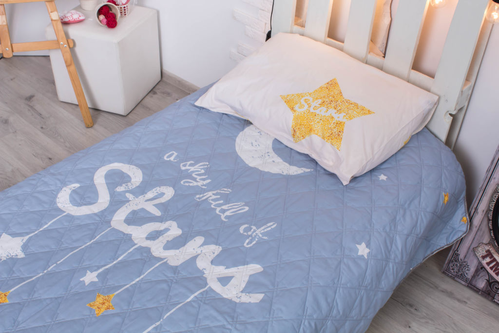 Покрывало и наволочка набор Vpostelke сатин Золотые звёзды Полуторное 145х205 см