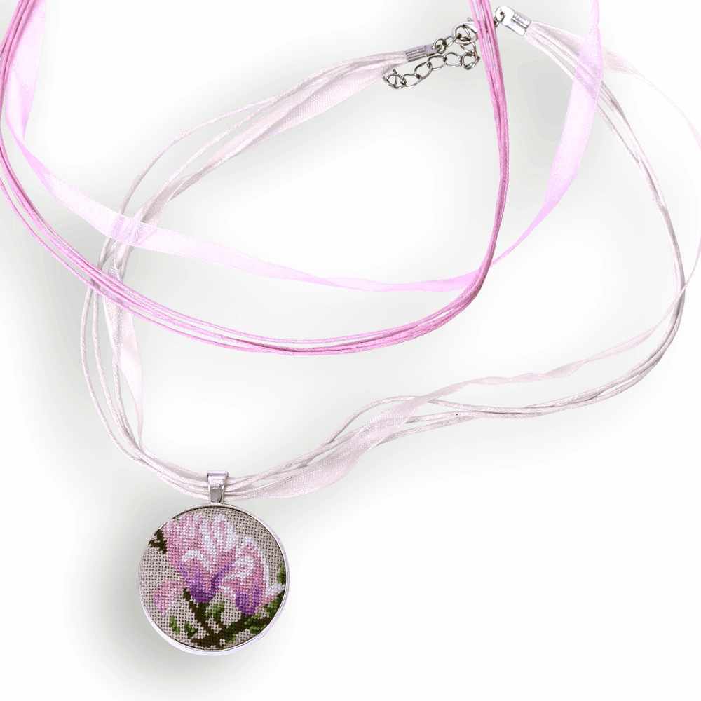 Набор для вышивания «Life is beautiful» МВ0605 Кулон 