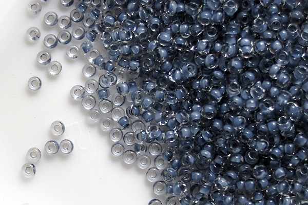 38342 Бисер прозр. с цв.центром 10/0, 20гр Preciosa